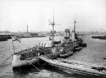 Корабль Балтийского флота Гангут