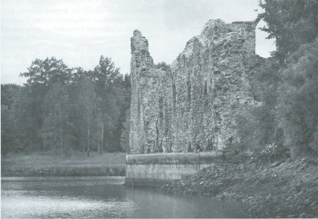 Развалины замка Кокенгауз на р. Даугаве